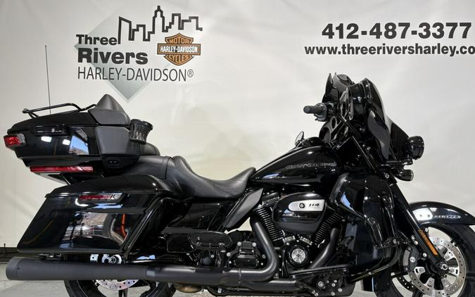 2022 Harley-Davidson® Ultra Limited Vivid Black - Black Finish