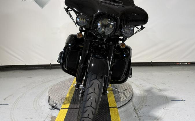 2022 Harley-Davidson® Ultra Limited Vivid Black - Black Finish