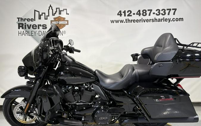 2022 Harley-Davidson® Ultra Limited Vivid Black - Black Finish