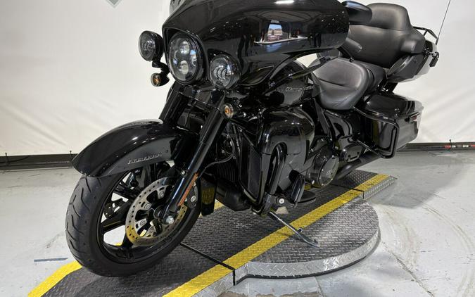 2022 Harley-Davidson® Ultra Limited Vivid Black - Black Finish