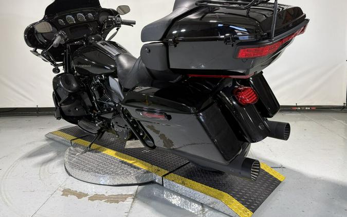 2022 Harley-Davidson® Ultra Limited Vivid Black - Black Finish