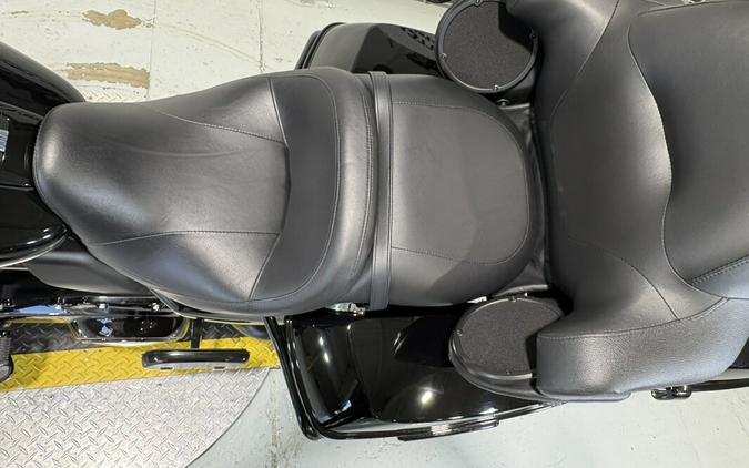 2022 Harley-Davidson® Ultra Limited Vivid Black - Black Finish