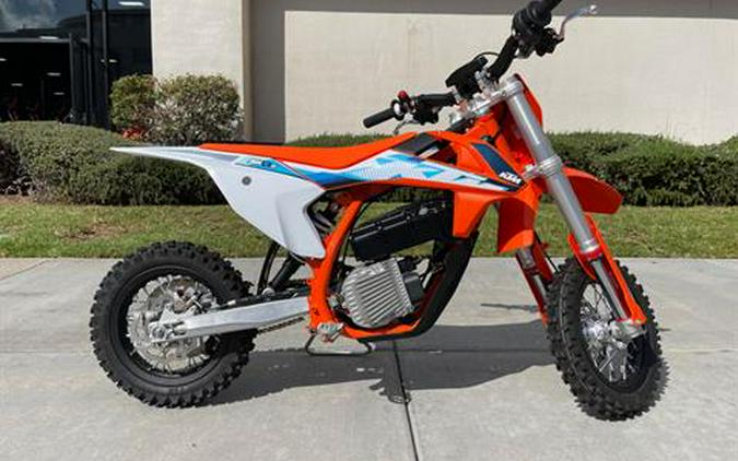 2023 KTM SX-E 3 First Look [Just In Time For Christmas]