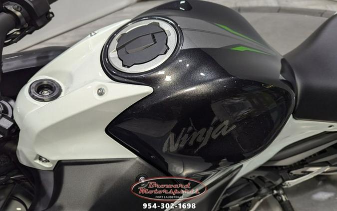 2022 Kawasaki Ninja 650 ABS Pearl Robotic White/Metallic Carbon