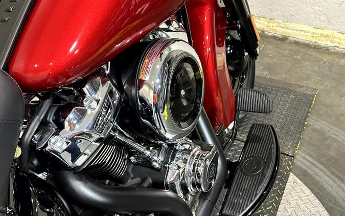 2026 Harley-Davidson® Heritage Classic® BRILLIANT RED W/ PINSTRIPE