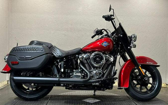 2026 Harley-Davidson® Heritage Classic® BRILLIANT RED W/ PINSTRIPE