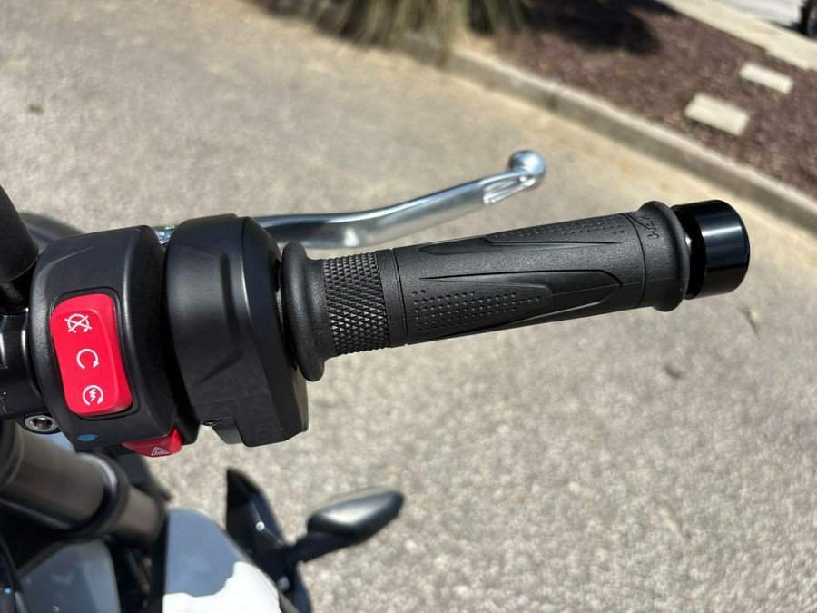 2025 Triumph Street Triple 765 R