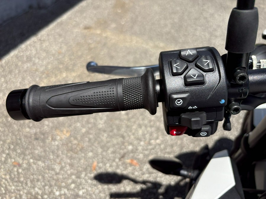 2025 Triumph Street Triple 765 R