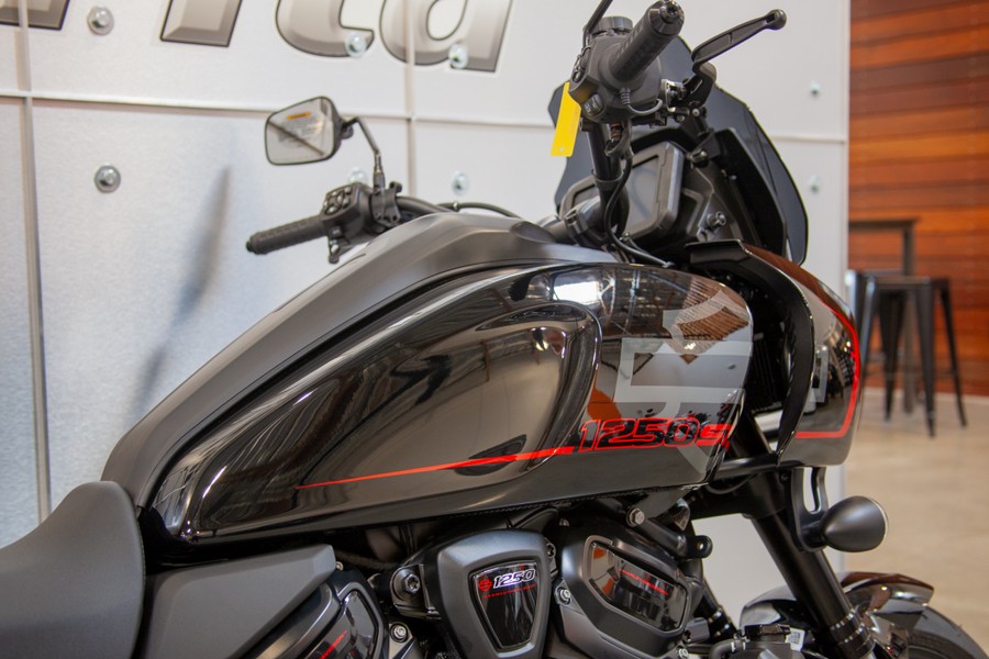 2025 Harley-Davidson® Pan America® 1250 ST