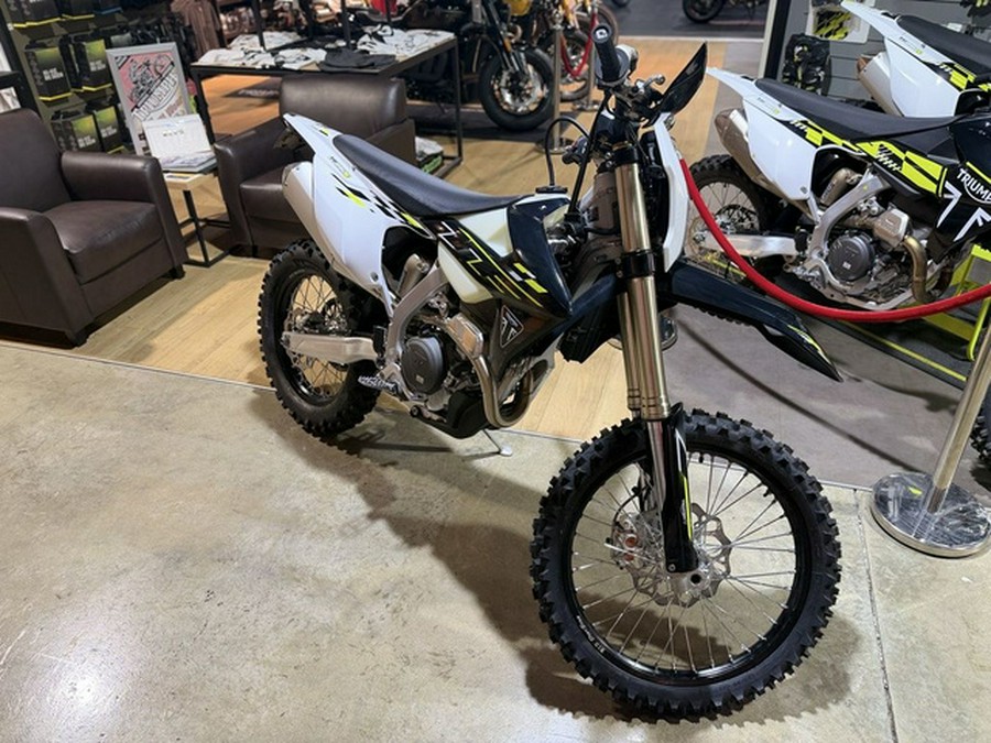 2026 Triumph TF 250-E Jet BlackPure White