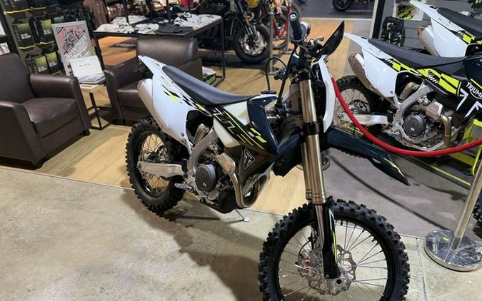 2026 Triumph TF 250-E Jet BlackPure White