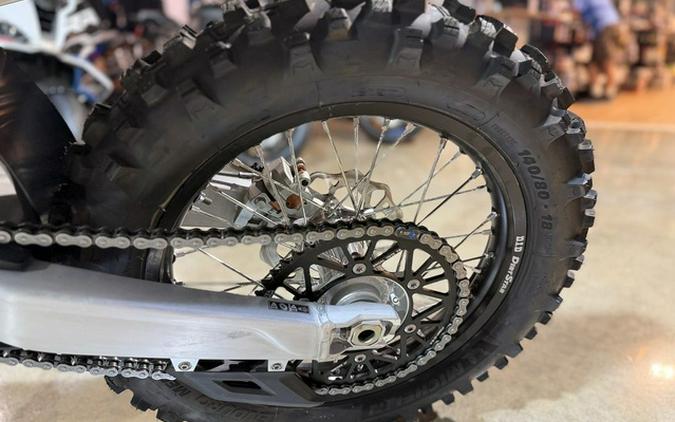 2026 Triumph TF 250-E Jet BlackPure White