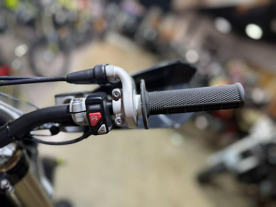 2026 Triumph TF 250-E Jet BlackPure White