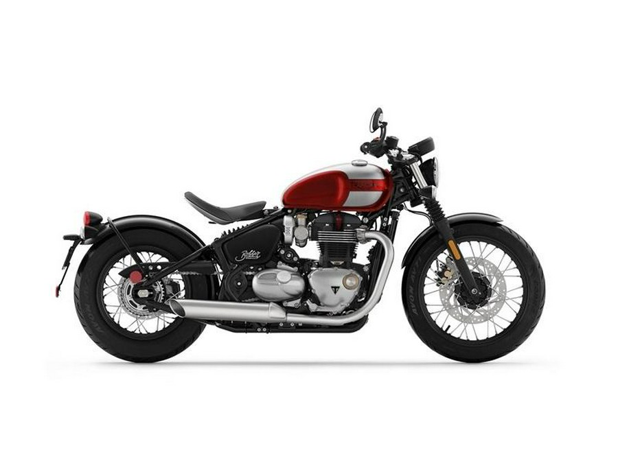 2018 Triumph Bonneville Bobber Cranberry Red / Frozen Silver