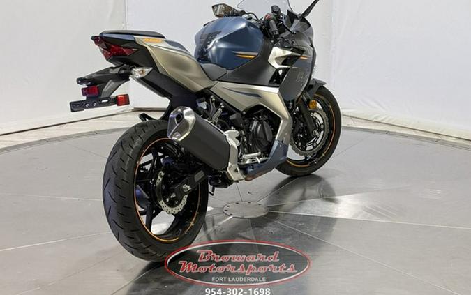 2023 Kawasaki Ninja 400 ABS Pearl Blizzard White/Metallic Carbo