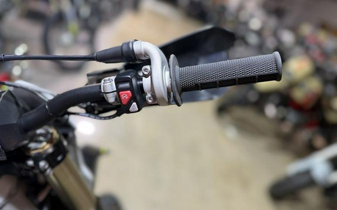 2026 Triumph TF 450-E Jet BlackPure White