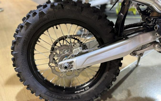 2026 Triumph TF 450-E Jet BlackPure White