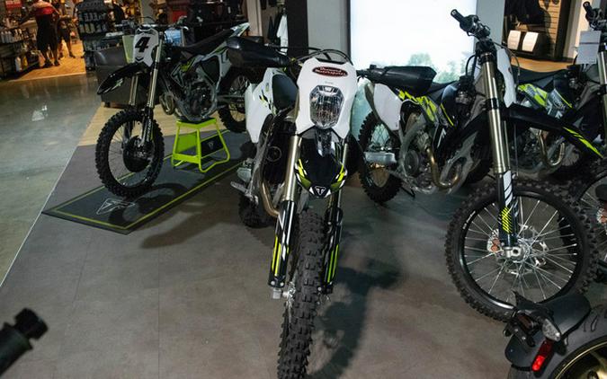 2026 Triumph TF 450-E Jet BlackPure White