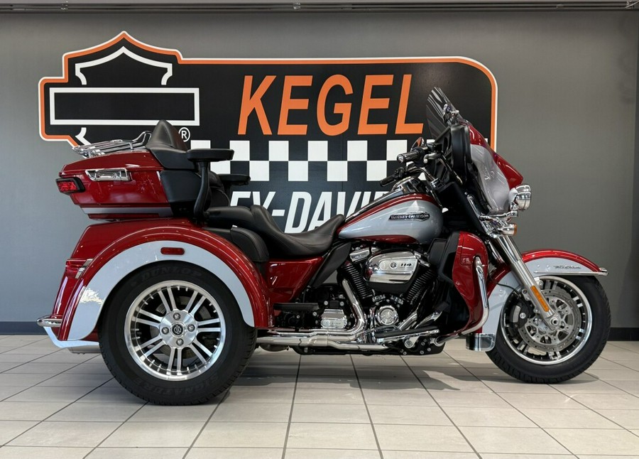 2019 Harley-Davidson® Tri Glide® Ultra Wicked Red/Barracuda Silver