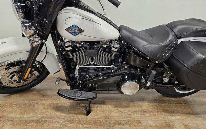 2025 Harley-Davidson Softail FLHC - Heritage Classic