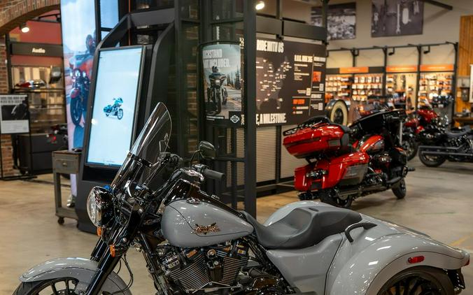 2024 Harley-Davidson® Freewheeler® Billiard Gray