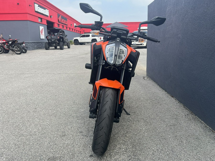 2022 KTM Duke 890 R