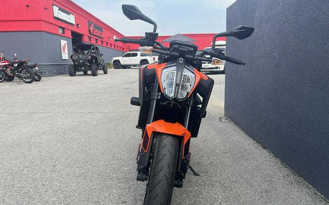 2022 KTM Duke 890 R