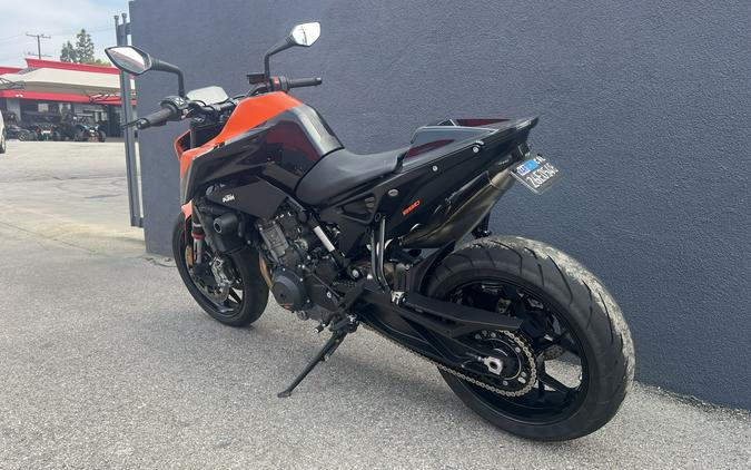 2022 KTM Duke 890 R