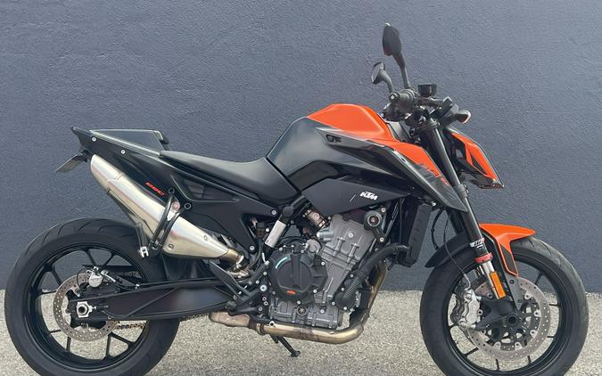 2022 KTM Duke 890 R