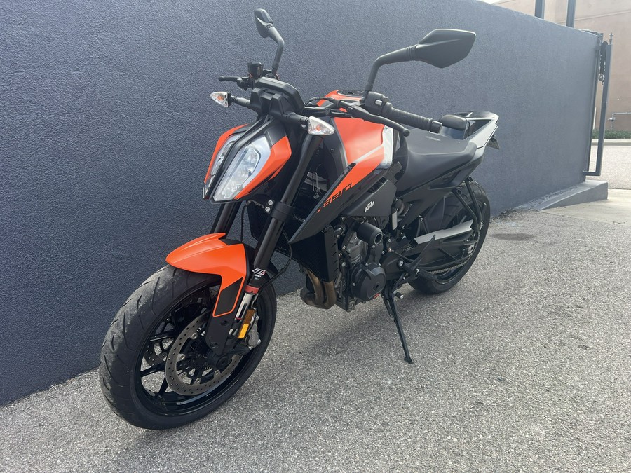 2022 KTM Duke 890 R