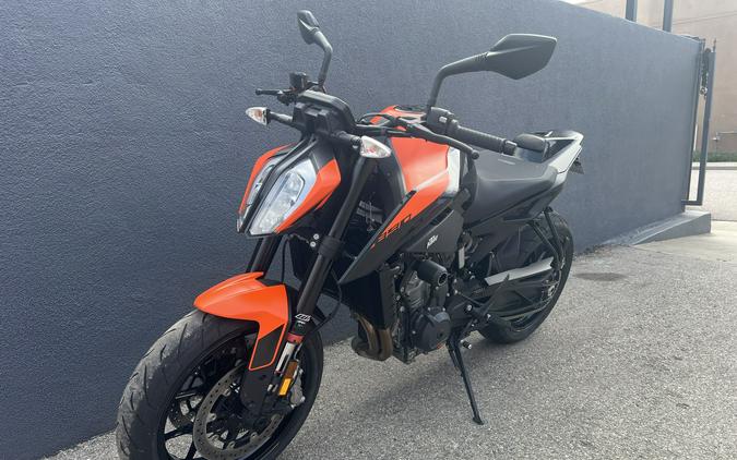 2022 KTM Duke 890 R