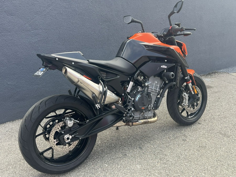 2022 KTM Duke 890 R