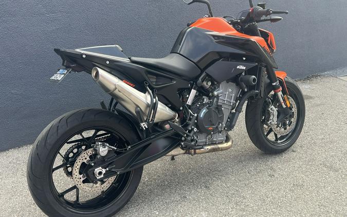 2022 KTM Duke 890 R