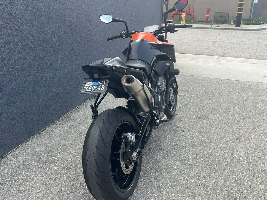 2022 KTM Duke 890 R