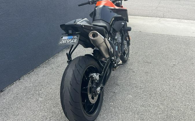 2022 KTM Duke 890 R