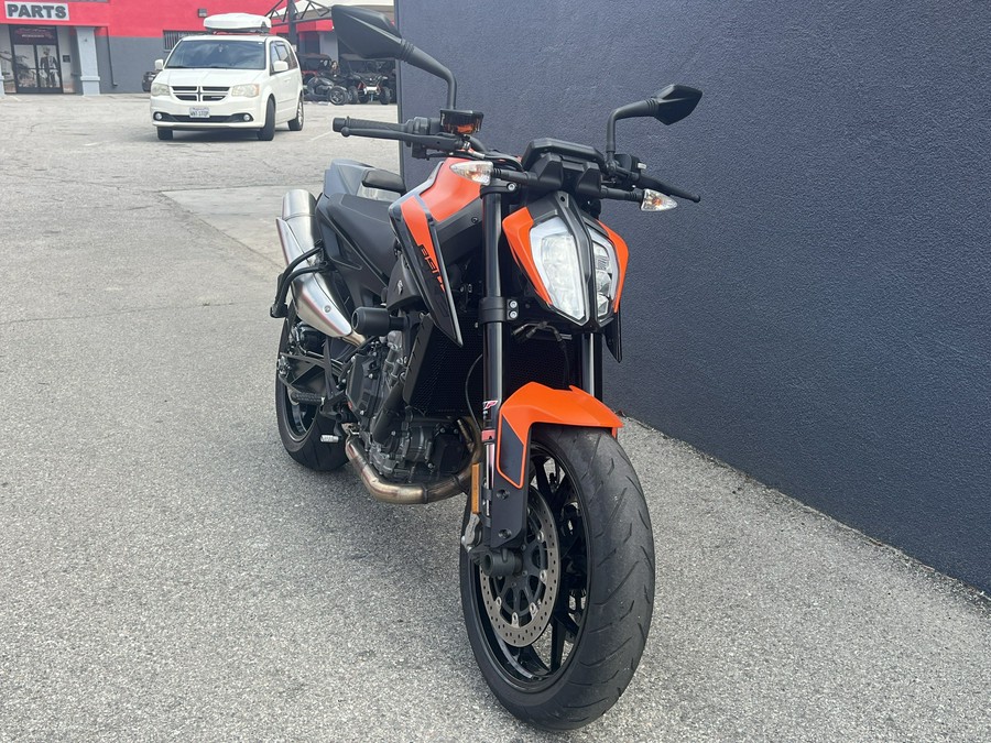 2022 KTM Duke 890 R