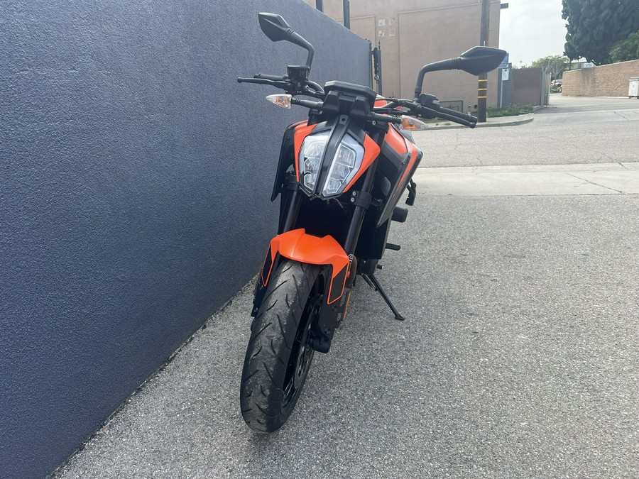 2022 KTM Duke 890 R