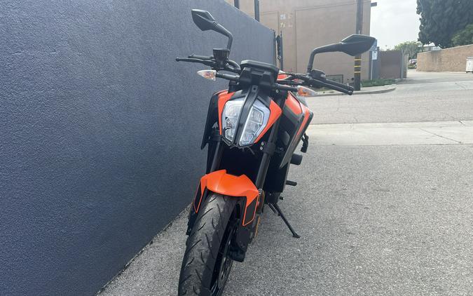 2022 KTM Duke 890 R