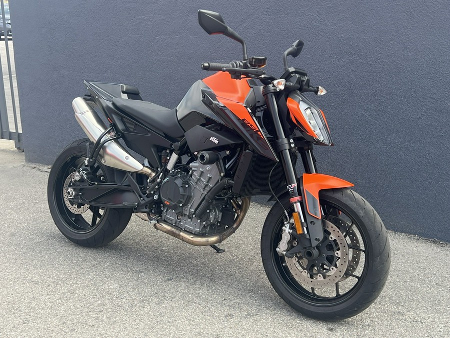 2022 KTM Duke 890 R