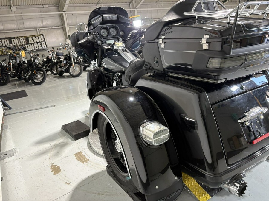 2013 Harley-Davidson® Tri Glide™ Ultra Classic® Vivid Black