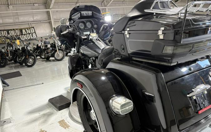 2013 Harley-Davidson® Tri Glide™ Ultra Classic® Vivid Black