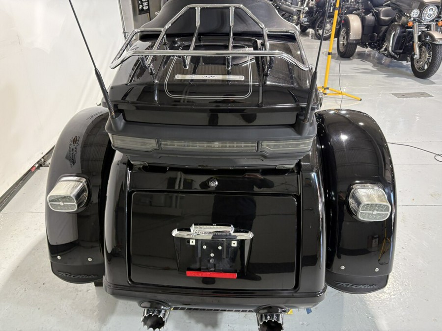 2013 Harley-Davidson® Tri Glide™ Ultra Classic® Vivid Black