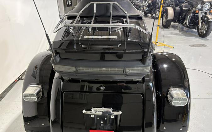 2013 Harley-Davidson® Tri Glide™ Ultra Classic® Vivid Black