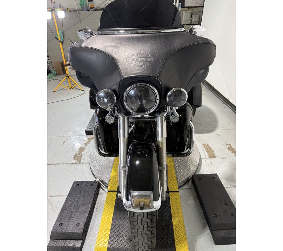 2013 Harley-Davidson® Tri Glide™ Ultra Classic® Vivid Black