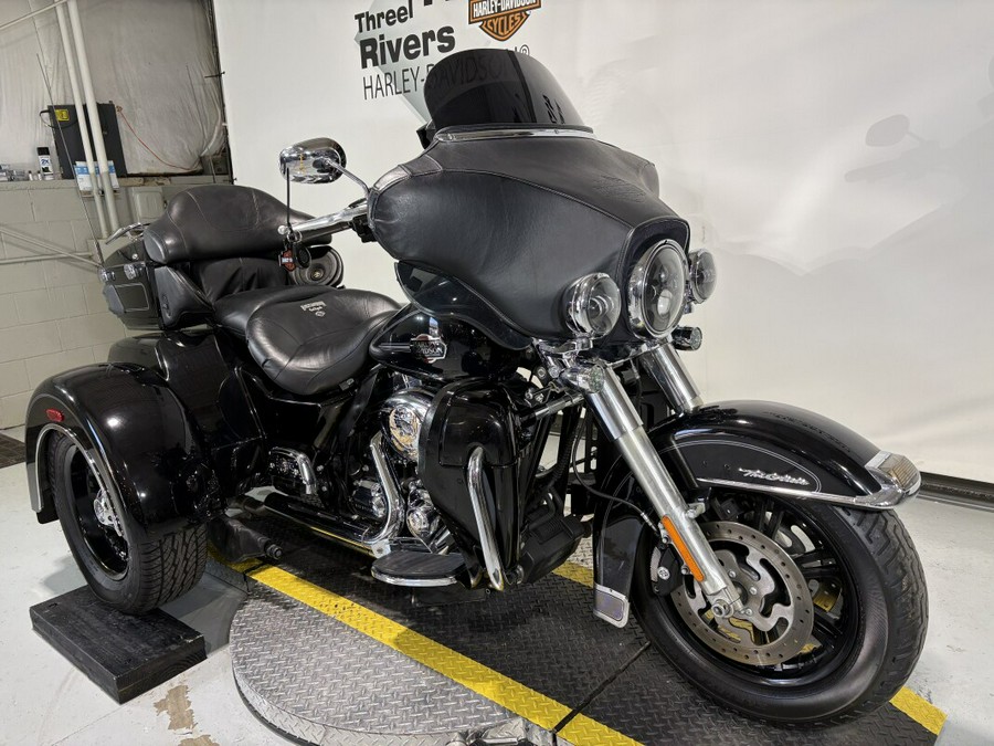 2013 Harley-Davidson® Tri Glide™ Ultra Classic® Vivid Black