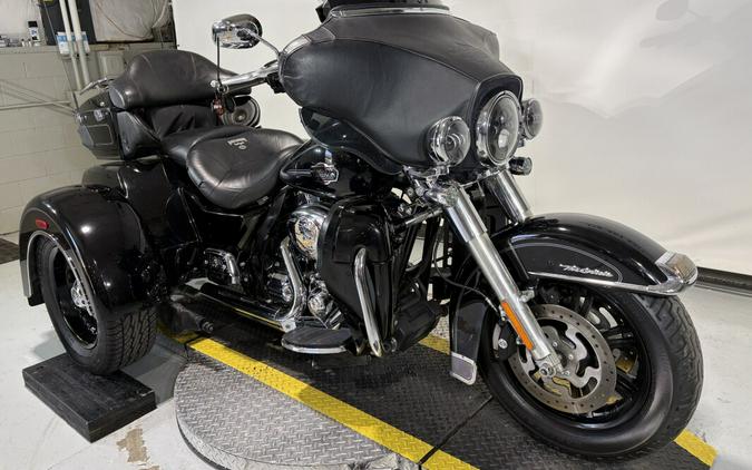2013 Harley-Davidson® Tri Glide™ Ultra Classic® Vivid Black