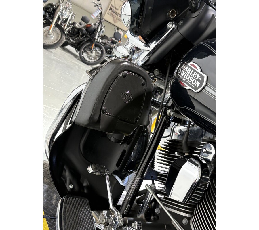 2013 Harley-Davidson® Tri Glide™ Ultra Classic® Vivid Black