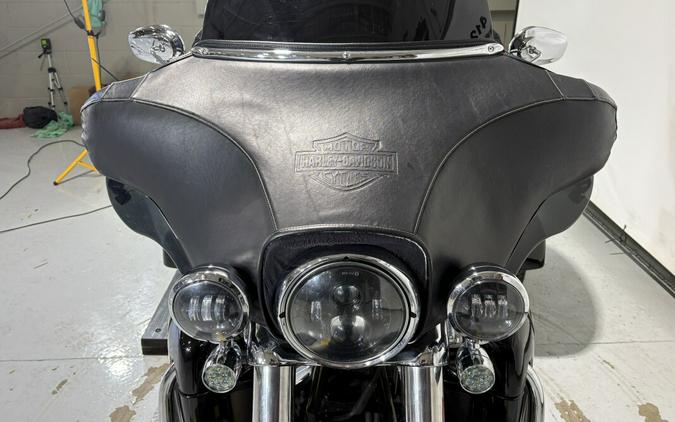 2013 Harley-Davidson® Tri Glide™ Ultra Classic® Vivid Black