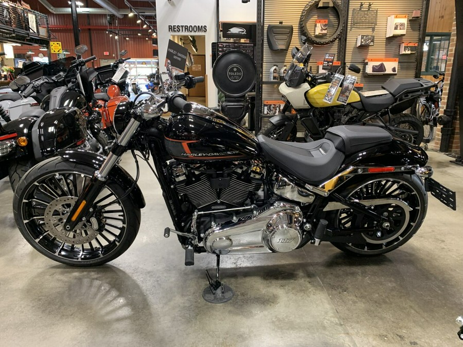 Harley-Davidson Breakout 2023 FXBR Vivid Black