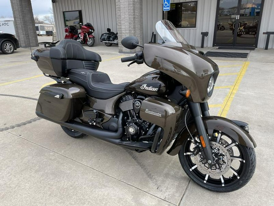 2023 Indian Motorcycle® Roadmaster® Dark Horse® Bronze Pearl Metallic